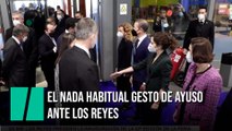 El nada habitual gesto de Ayuso ante los reyes: hasta el presidente dominicano tarda en reaccionar