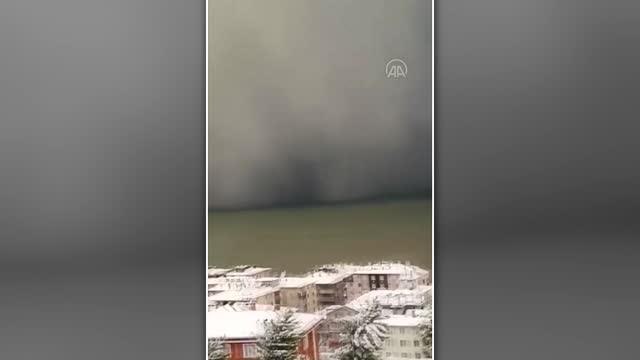 Son dakika haberleri! KASTAMONU - Bulutlar ile Karadeniz'in birleştiği an cep telefonu kamerasıyla görüntülendi