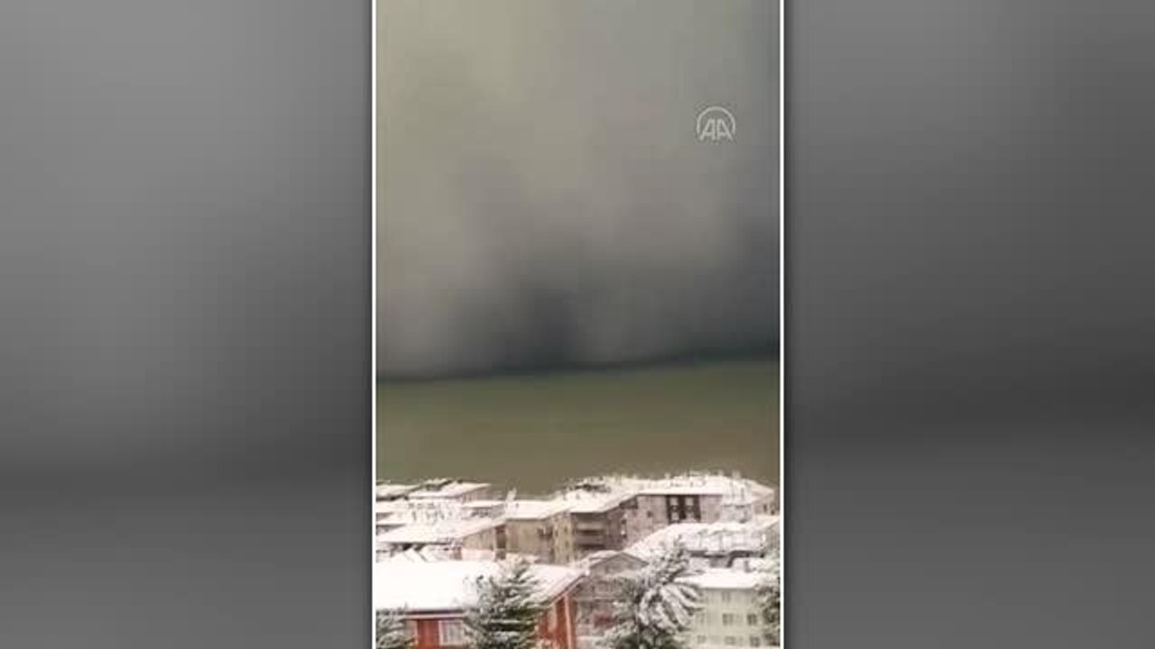 Son dakika haberleri! KASTAMONU - Bulutlar ile Karadeniz'in birleştiği an cep telefonu kamerasıyla görüntülendi