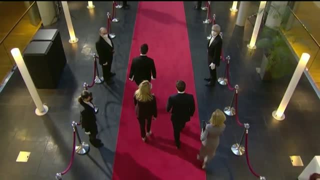 Macron plantea a Europa un diálogo exigente con Moscú