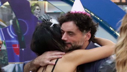 Sorpresa al GF Vip, Barù e l’altra. L’abbraccio, la mano che scivola… Jessica non pervenuta