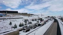 Tarsus-Adana-Gaziantep Otoyolu kar yağışı nedeniyle kapandı, uzun araç kuyrukları oluştu