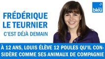 À 12 ans, Louis élève 12 poules qu'il considère comme ses animaux de compagnie