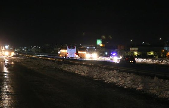 Yoğun kar yağışı nedeniyle ulaşıma kapatılmıştı! Tarsus-Adana-Gaziantep otoyolu yeniden ulaşıma açıldı