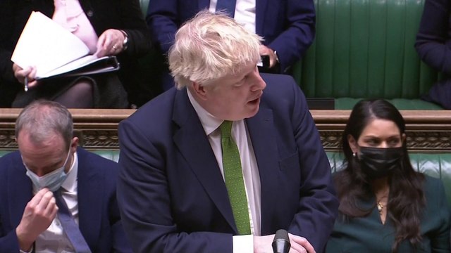 Covid-19: Boris Johnson annonce la fin de la majorité des restrictions en Angleterre