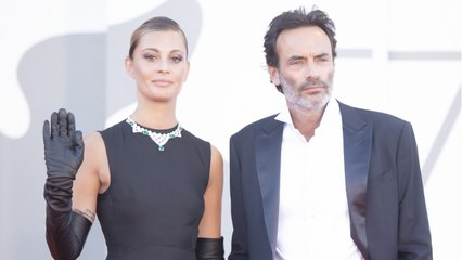 VOICI : Anthony Delon : quatre mois après leur séparation, il pose à nouveau avec Sveva Alviti