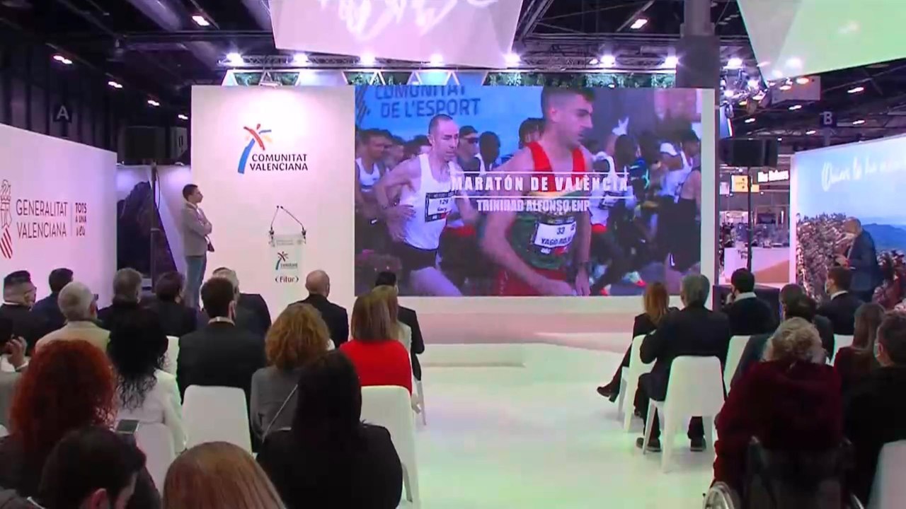 Nueva ruta de arte urbano plasma en murales a jugadores históricos del Valencia