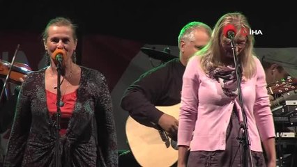 Kendisine bilerek korona virüs bulaştıran Çek şarkıcı hayatını kaybetti