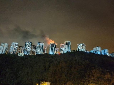 10 katlı binadaki iki dubleks dairenin çatı katları yandı