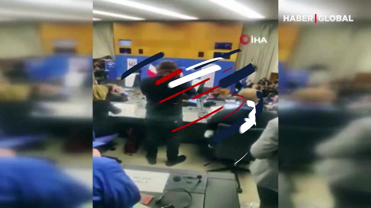 Macron ve AP Başkanı soru almadı, gazeteciler basın toplantısını terk etti