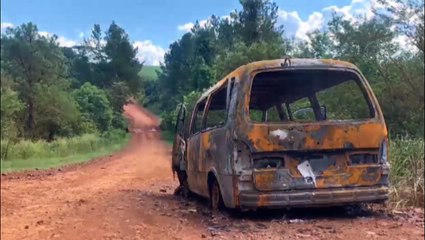 Van é encontrada queimada em área rural de Cascavel