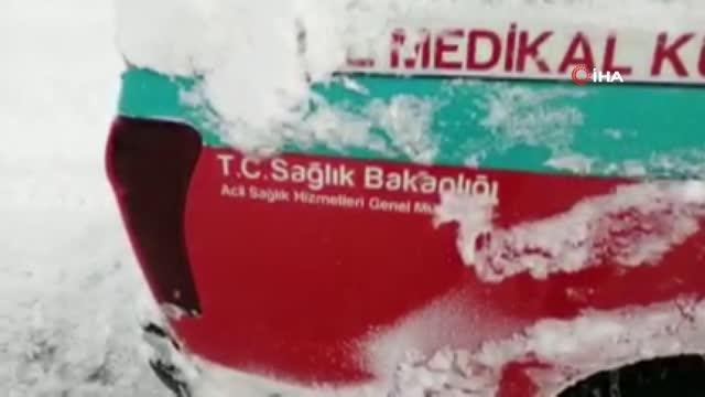 Ambulans kara saplandı imdadına, UMKE ve karayolları ekipleri yetişti