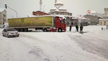 Genç-Diyarbakır yolu ulaşıma kapandı, onlarca araç yolda kaldı