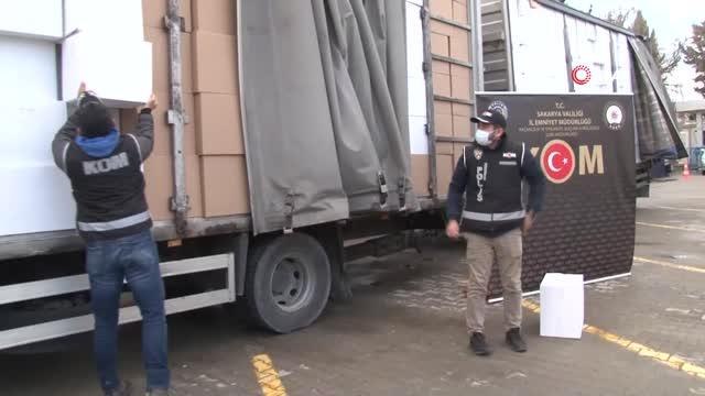 Durdurulan tırda 14 milyon 690 bin adet makaron ele geçirildi