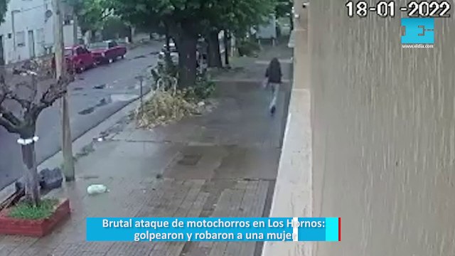 Brutal ataque de motochorros en Los Hornos: golpearon y robaron a una mujer