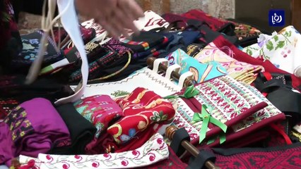 نساء مقدسيات يتصدين لسرقة الاحتلال للتراث الفلسطيني