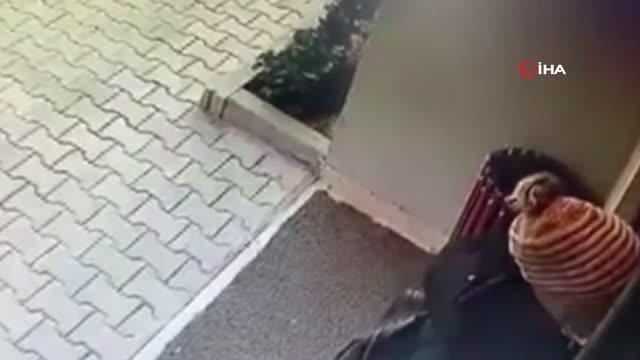 Bursa'da evin kapısını kartla açtılar, binlerce lira çalıp kayıplara karıştılar