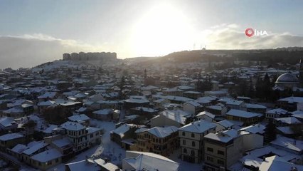 Beyaz gelinliğini giyen tarihi Odunpazarı bölgesi havadan görüntülendi