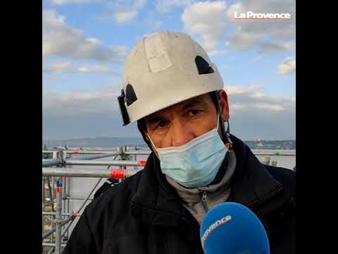 Avignon : une bâche sur le Palais des Papes