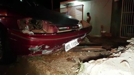 Homem perde o controle da direção e bate contra poste no Brasília