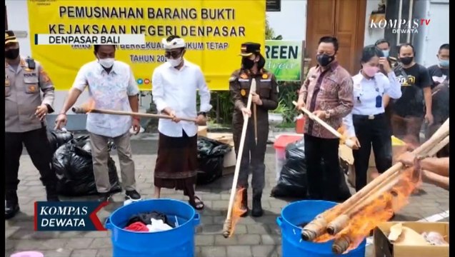 Kejari Denpasar Hancurkan 983 Barang Bukti Kejahatan