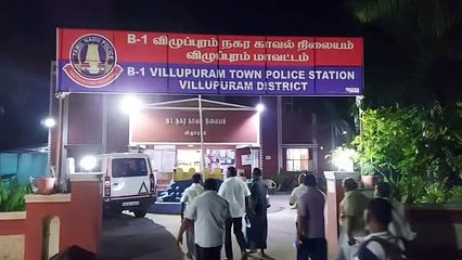 மீண்டும் மீண்டும்... விழுப்புரத்தில் லாரி மோதியதால் பெரியார் சிலை சேதம்- சாலை மறியலால் பதற்றம்!