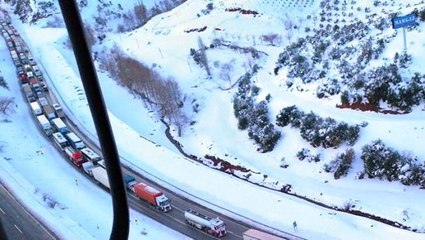 Kar esareti sürüyor! TAG Otoyolu'nun Gaziantep-Nurdağı yönü tekrar ulaşıma kapandı