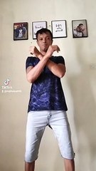 Ingin goyang pargoy tapi salah gerakan 