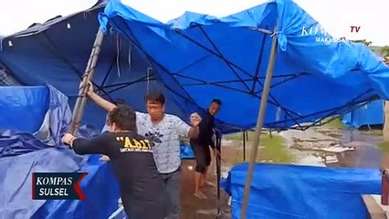 Lapak Pedagang Roboh Diterjang Angin Puting Beliung