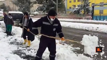 Diyarbakır’a kar yağdı, sadece çocuklar ve çiftçiler sevindi