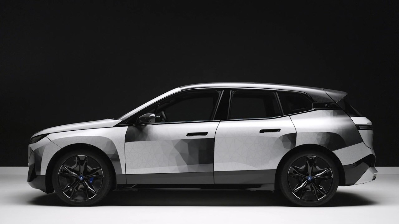 BMW iX Flow featuring E Ink Exterior Design