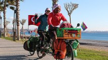 Fransa’dan bisikletleriyle yola çıkan çift Antalya’da: ‘Çaya davet edilmek çok güzel bir duygu’