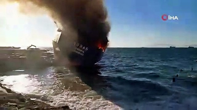 Kartal açıklarında karaya oturan gemide yangın çıktı