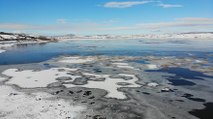 Ladik Gölü’nün yüzeyi buz tuttu
