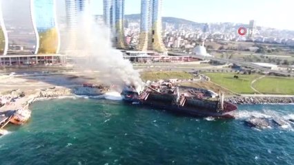 Kartal'da karaya oturan gemi alev alev yandı