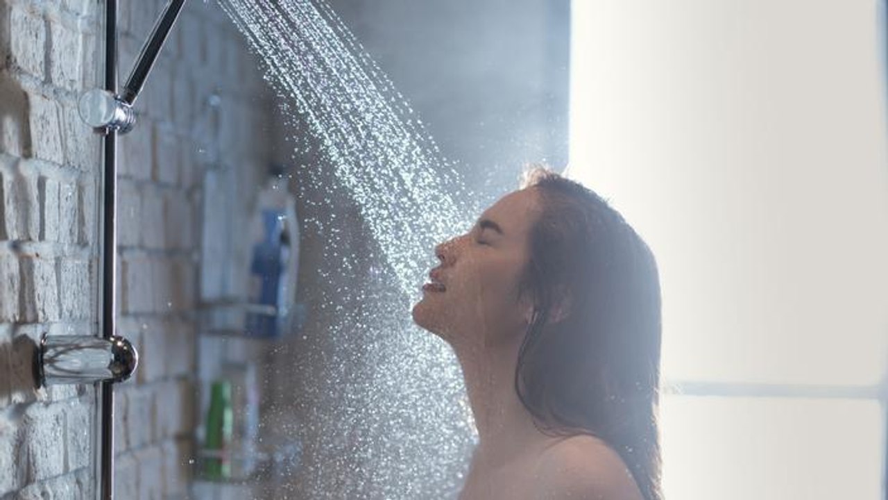 Voici LA bonne manière de se doucher, selon les experts et personne ne le fait correctement