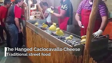 El queso caciocavallo es una popular street food de Nápoles