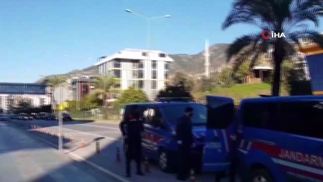 Son dakika! Cezaevi firarisi, girdiği eczanede kendini arayan jandarma ile karşılaşınca yakayı ele verdi