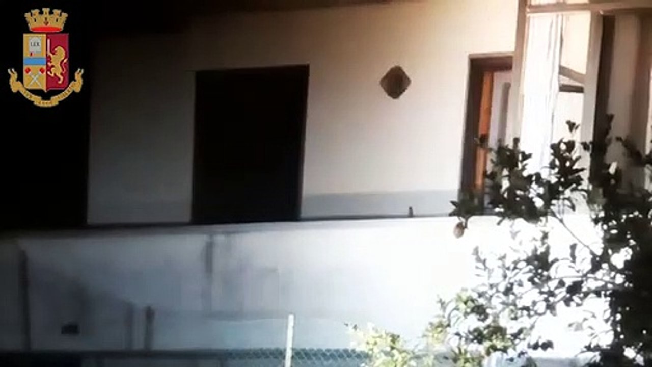 Gli spari, l'irruzione: il momento del blitz della polizia a Torre del Lago
