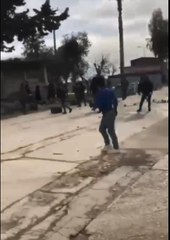 SEBZE MEYVE HALİNDE İŞÇİLERİN TAŞLI SOPALI YEMEK SIRASI KAVGASI