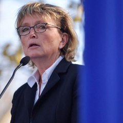 VOICI SOCIAL - "J'avais honte, oui" : les confidences déchirantes de Claude Chirac sur l'anorexie de sa soeur Laurence