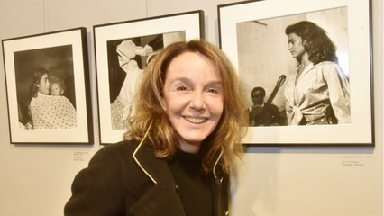 VOICI : "Ils ne savent pas rire d'eux-même" : une actrice d'Emily in Paris s'en prend aux Français