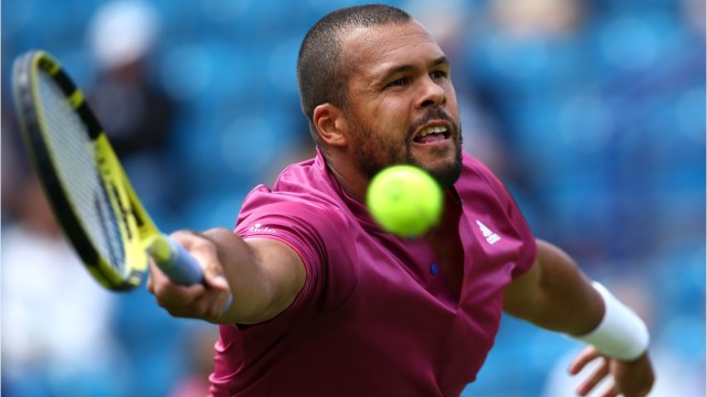 VOICI : Jo-Wilfried Tsonga partage un rare et tendre cliché de famille avec son épouse et leurs deux enfants