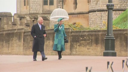 VOICI - Le prince Charles tend la main à son fils Harry après de longs mois de tensions