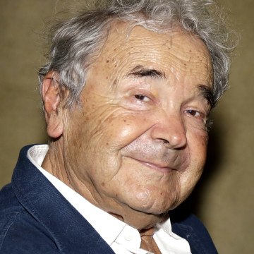 VOICI SOCIAL: Pierre Perret en colère : le chanteur s’en prend violemment aux anti-vaccins et rend fous de rage les internautes