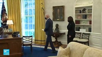 بايدن يحاول إعادة ضبط مسار رئاسته