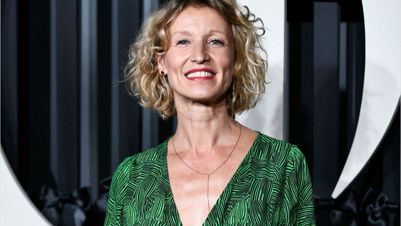 VOICI : Alexandra Lamy : ce jour où elle a raconté sa première fois à ses parents