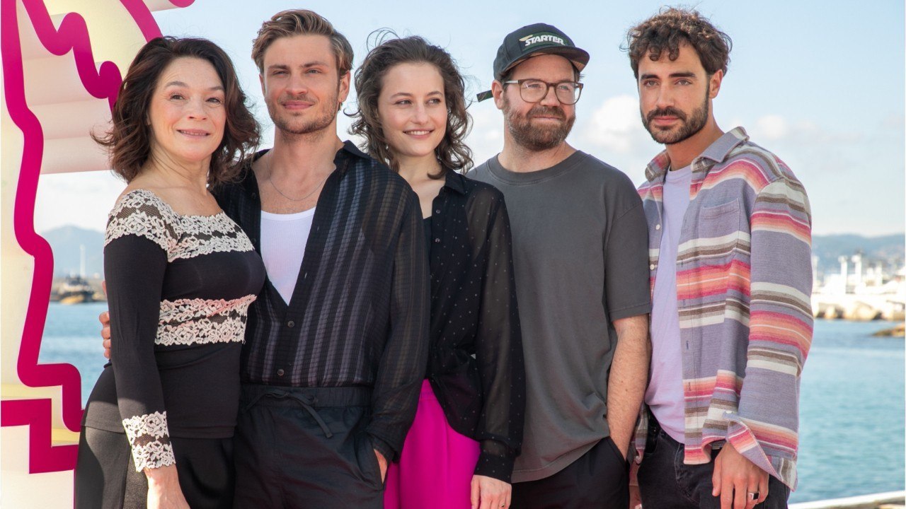 VOICI : "C'est Sissi ou 50 Nuances de Grey ?" : les internautes choqués par la nouvelle version de la saga culte avec Romy Schneider