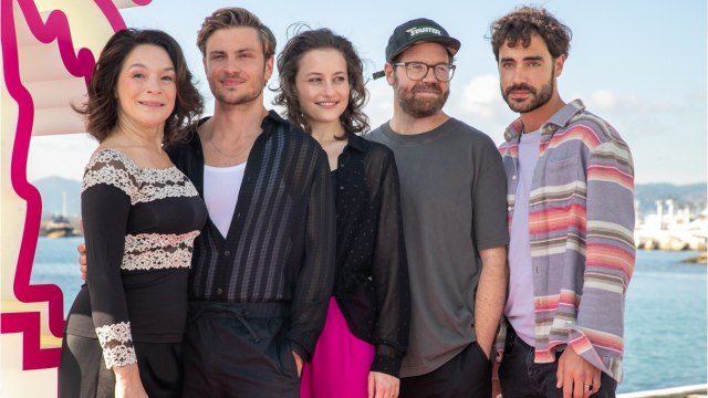 VOICI : C'est Sissi ou 50 Nuances de Grey ? : les internautes choqués par la nouvelle version de la saga culte avec Romy Schneider