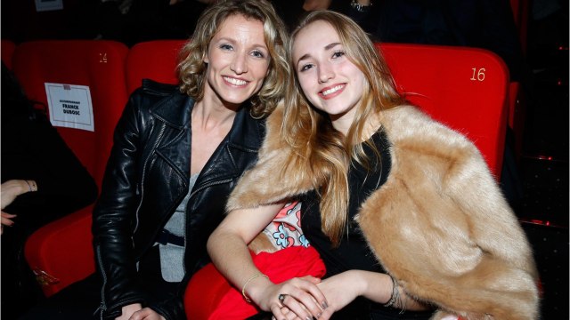 VOICI - Alexandra Lamy maman : ses tendres confidences sur le départ de sa fille Chloé Jouannet du cocon familial